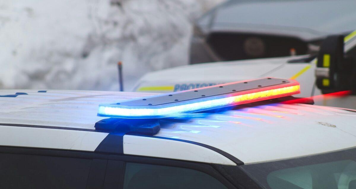 Sans permis ni assurance, il force un barrage et roule 32 km sur jantes !