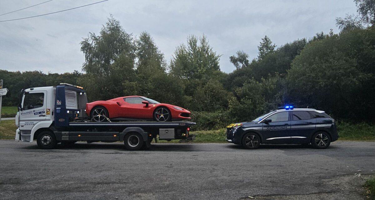 À 191 km/h au volant de son bolide au cheval cabré, la cavalerie le rattrape !
