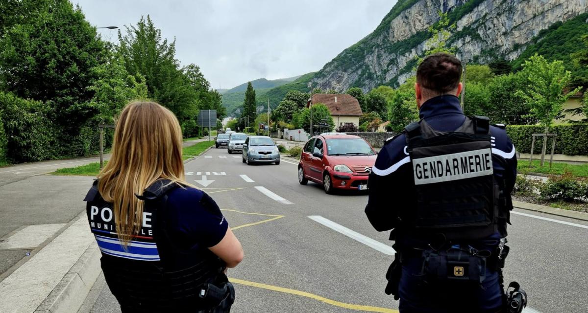 Il fuit les gendarmes au volant d'une voiture volée, sans permis de conduire : 