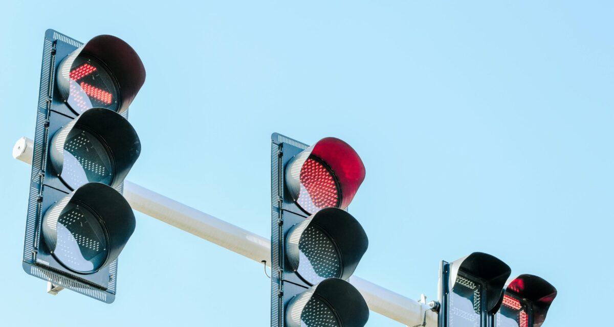 Ce feu rouge est si long qu'il fait perdre la tête aux automobilistes !