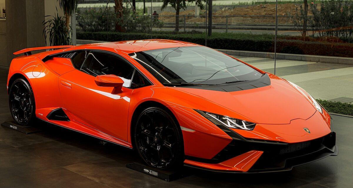 Il loue une Lamborghini pour un mariage, mais oublie de lever le pied : flashé à 190 km/h, il finit sans permis... et avec la facture du dépanneur !