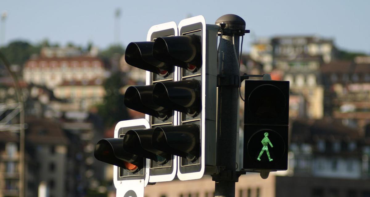 Ce feu rouge fait perdre patience aux conducteurs tant il est long : jusqu'à 11 minutes d'attente