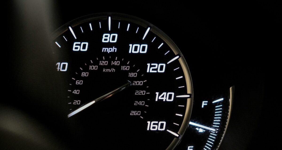 Il roule à près de 200 km/h au lieu de 110, un automobiliste perd son permis sur-le-champ et la justice prendra le relais