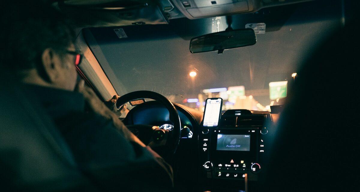 Un automobiliste roulait tout en participant à une visioconférence, les gendarmes n'en reviennent pas !
