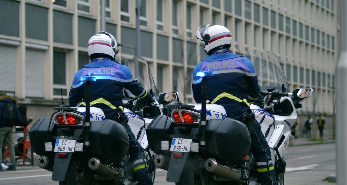 Au volant d'une Merco, une jeune conductrice de 21 ans perd son permis après un excès de vitesse vertigineux sur un portion limitée à 50 km/h