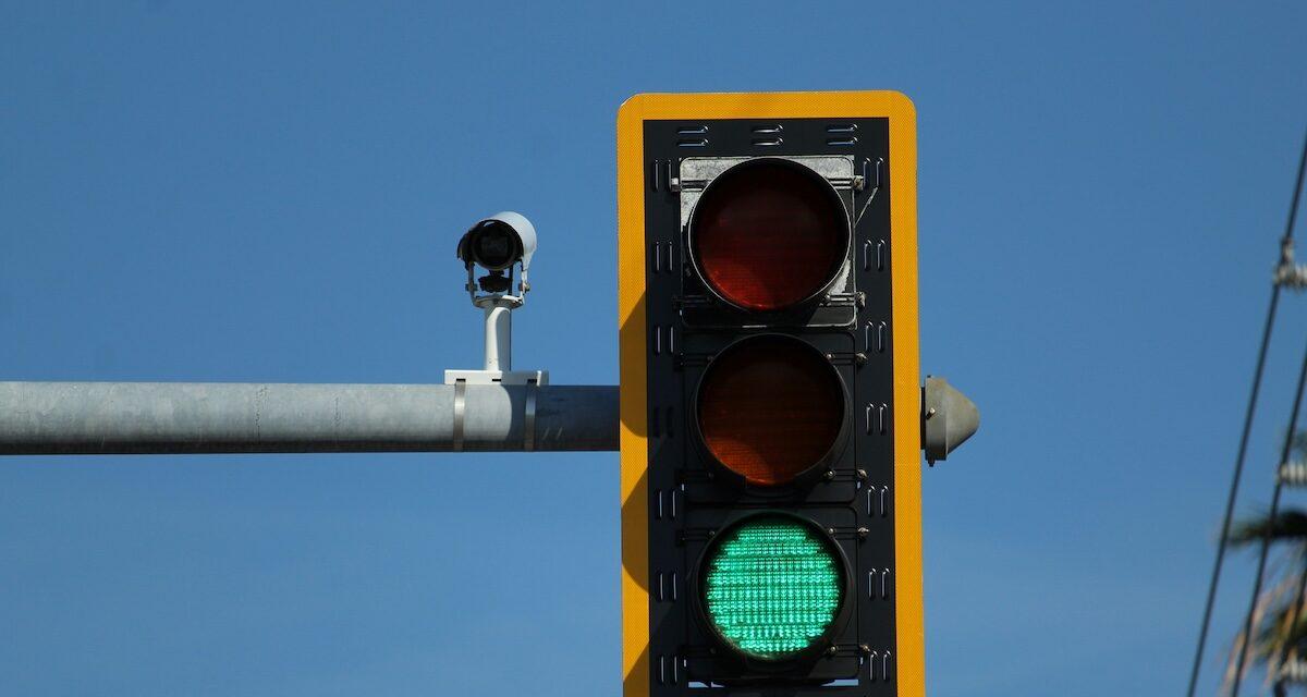 Vols en série de feux tricolores : la circulation tourne au chaos dans cette commune