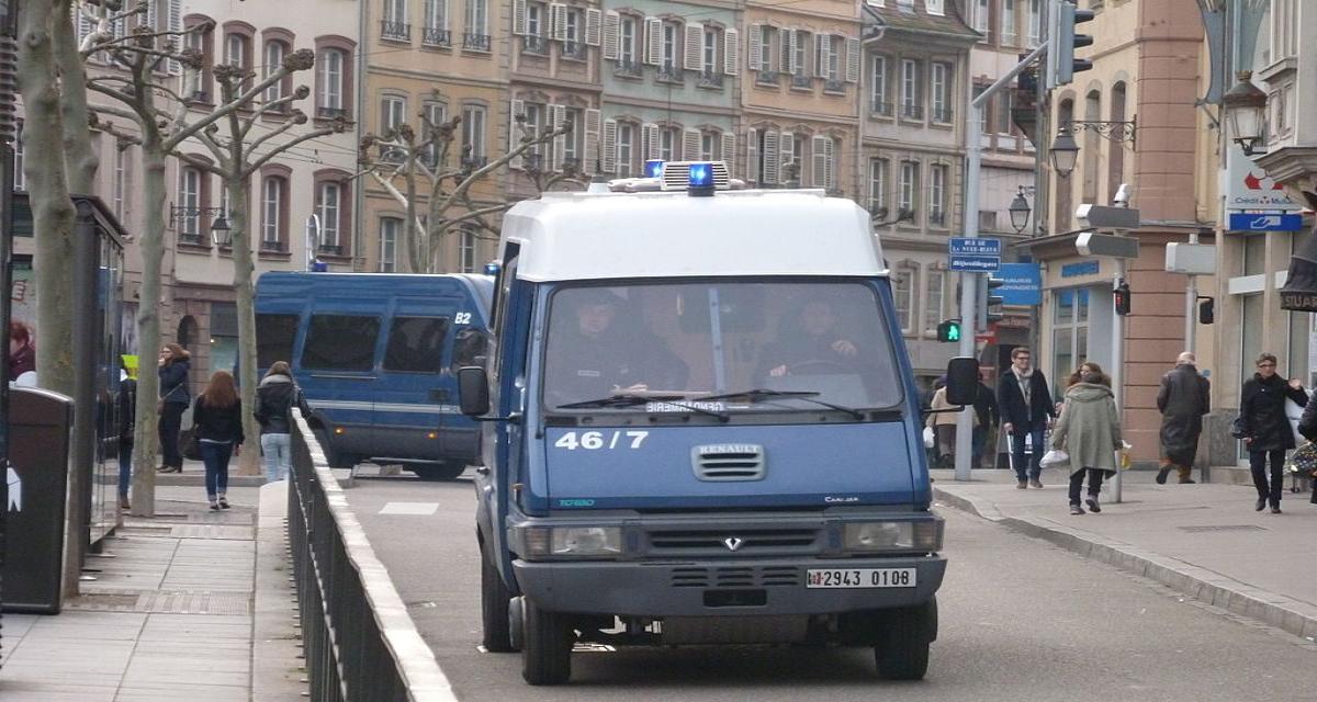 Il fait un vol plané de 30 mètres, après une sortie de route... les gendarmes le retrouvent endormi chez lui