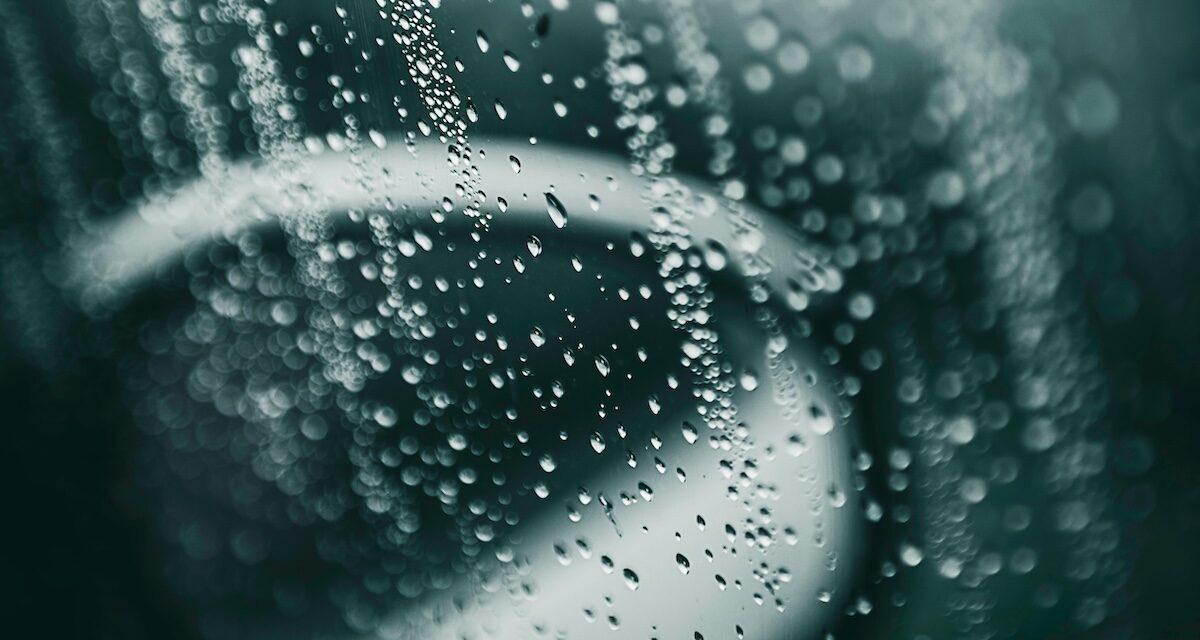 Voici comment un homme a sauvé un conducteur piégé dans une Audi tombée dans une rivière (vidéo)