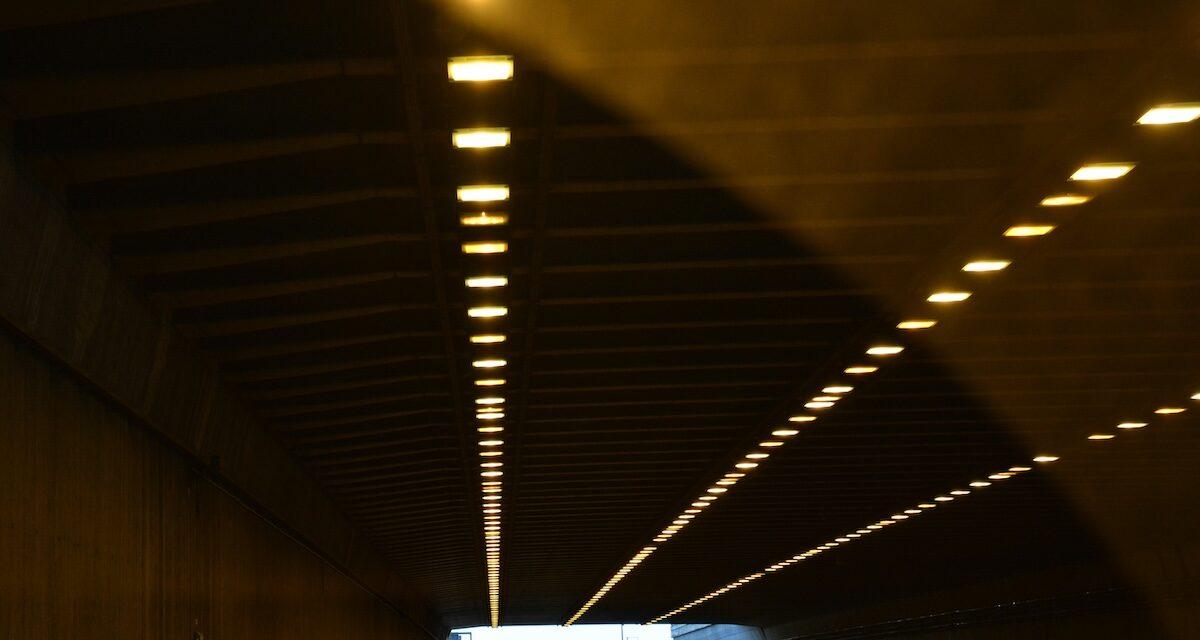 Leur voiture prend feu dans un tunnel : sans attendre les pompiers, ils évitent le drame grâce à leur sang-froid