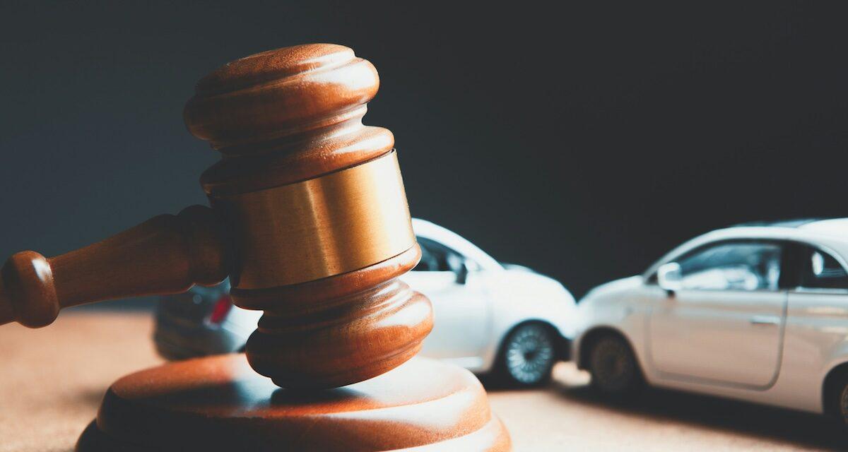 « Je dois posséder une arme car le monde est fou » : deux jeunes s'amusaient à tirer sur des voitures avec des billes de plomb... il plaide la plaisanterie