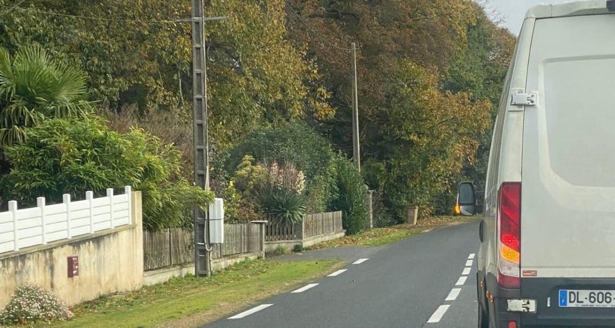 Un robot tondeuse s'échappe et provoque la panique sur une route départementale !