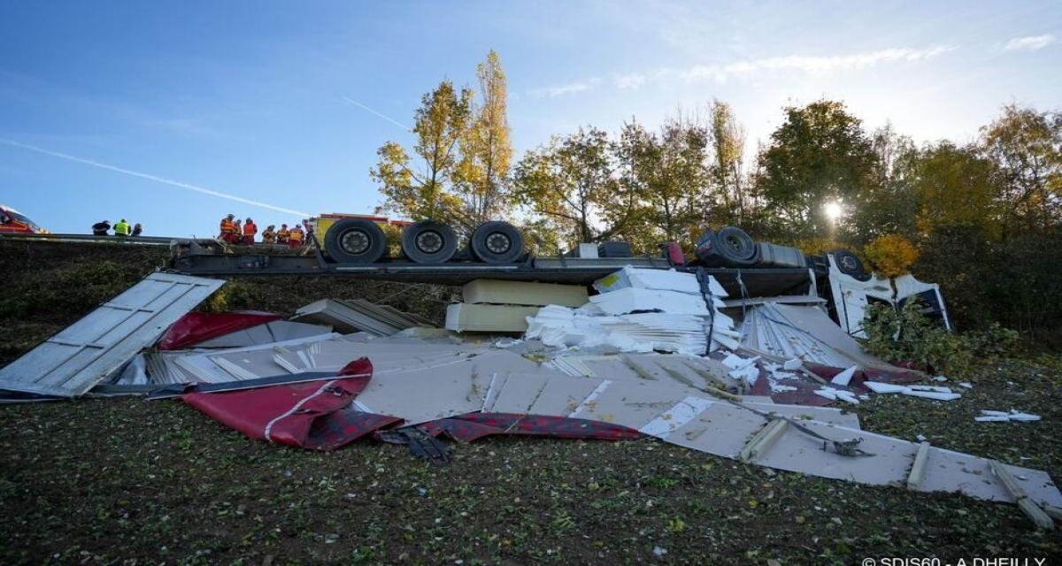 Il freine trop tard pour éviter une BMW : son camion finit sur le toit dans un champ !