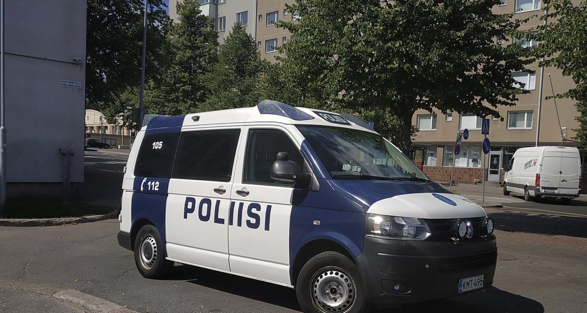 Sans permis et en voiture volée, il percute un piéton puis renverse un cycliste en tentant d'échapper à la police