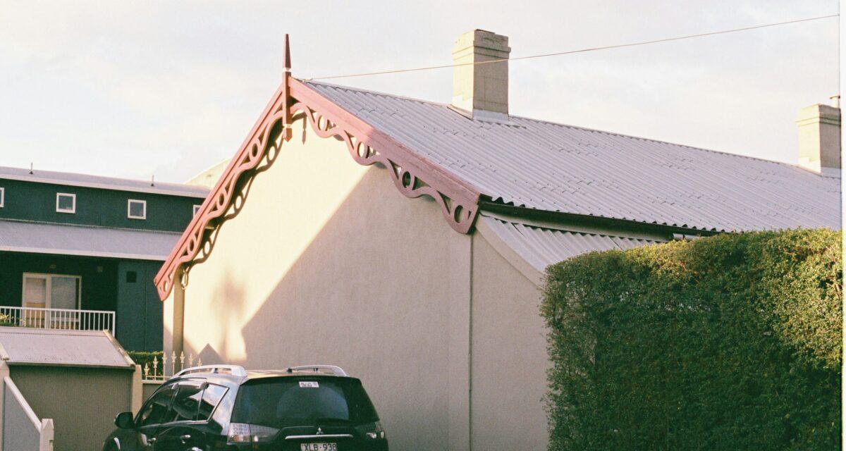 Ils reçoivent une amende pour s'être garés... devant chez eux !