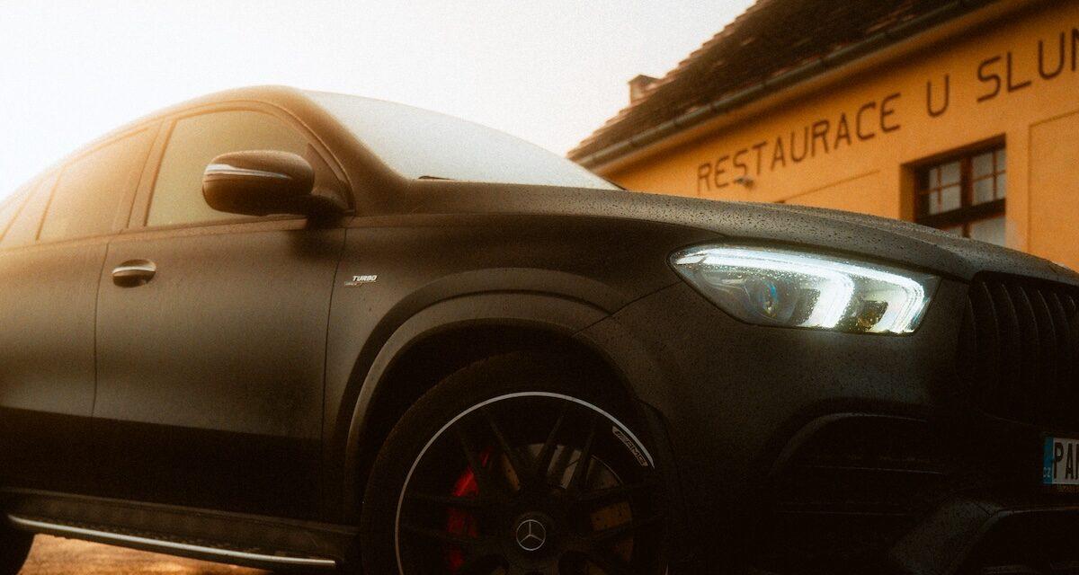Un Mercedes GLE à plus de 100 000 ¬ circulait avec des plaquettes de frein en bois, la police hallucine !