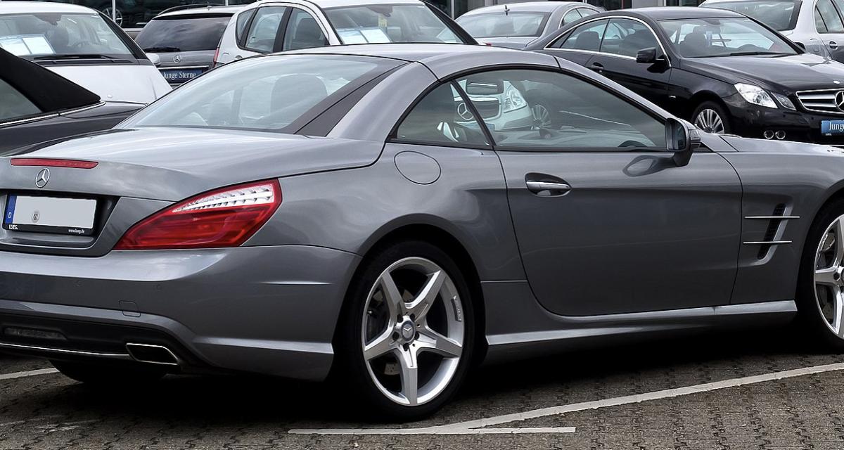 Une Mercedes 500 SL de 1982 quasiment neuve avec seulement 68 km au compteur
