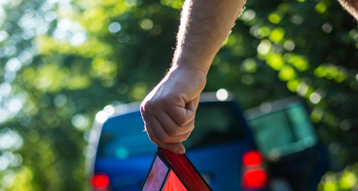 Adieu le triangle de signalisation : ce nouvel équipement va changer la vie des conducteurs dès 2026 !