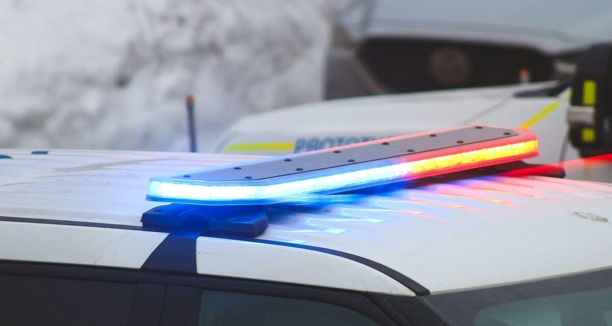 Contrôlé pour sa vitesse, il finit arrêté en train de fumer un joint au volant : ce que la police découvre ensuite est hallucinant