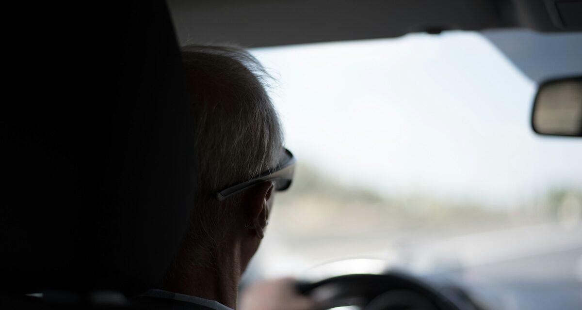 Trop ivre pour souffler dans l'éthylomètre, mais prend quand même le volant : l'histoire folle d'un conducteur âgé de 80 ans !