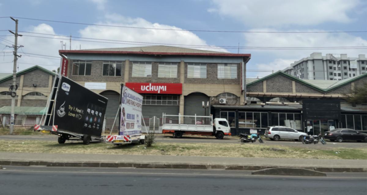 Il s'endort au volant... et finit sa course dans un panneau publicitaire
