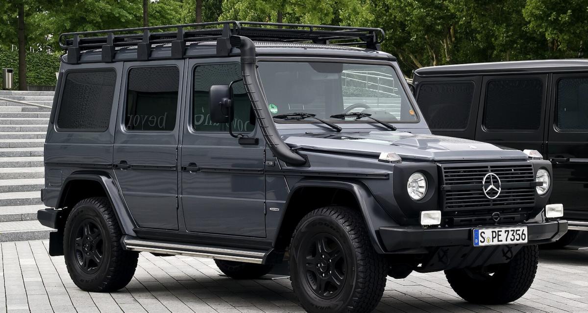 Au volant d'une Mercedes Classe G mais sans permis, il détruit totalement le véhicule