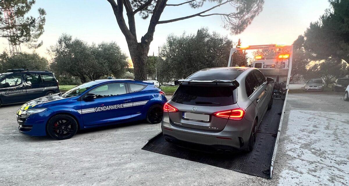 Il sort tout juste de l'auto-école, pousse sa Mercedes à 206 km/h... et perd tout dans la foulée