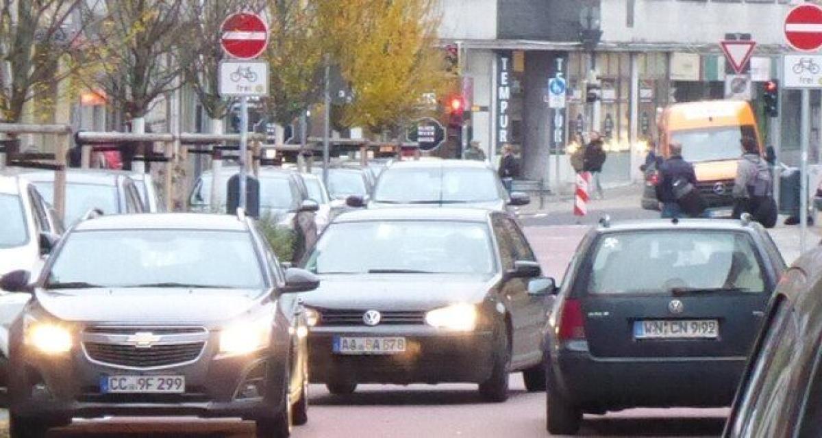 Excédé, il sort de sa voiture et frappe un conducteur qu'il juge trop lent dans sa conduite