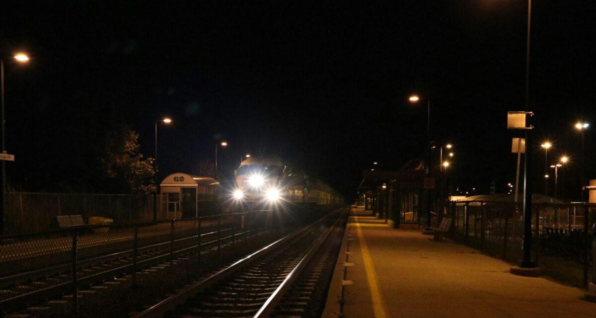 En état d'ivresse, elle perd le contrôle de sa voiture... et finit sa course sur une voie ferrée