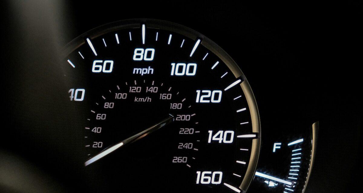 Flashé au-delà de la limitation de vitesse : il n'a pas vu les gendarmes postés pourtant non loin, voici pourquoi son véhicule n'a pas été immobilisé