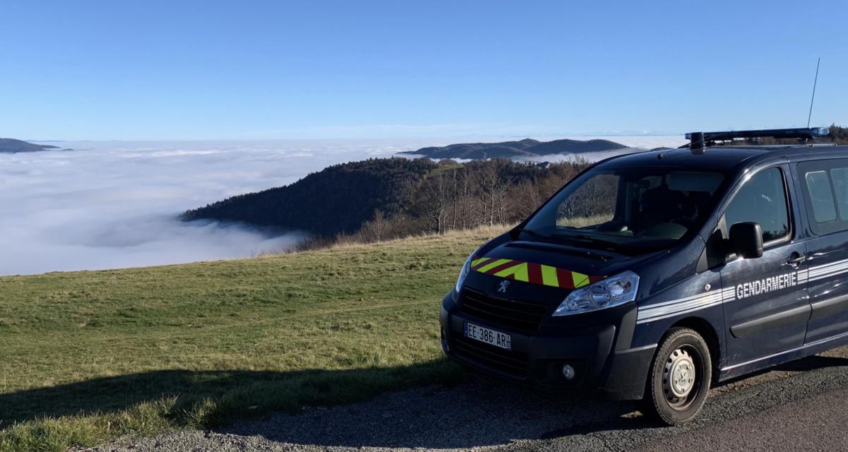 Il tente de renverser sa conjointe... et finit sa course dans un fossé