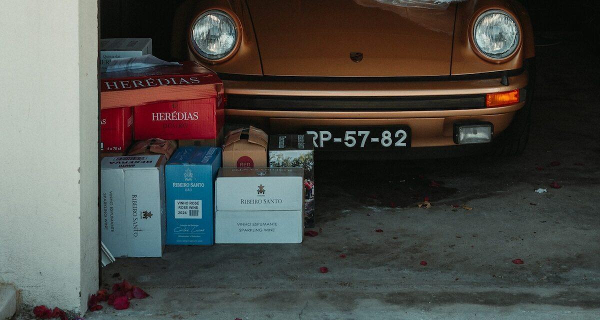 Une surprise inédite : elle ouvre son garage après des années d'abandon... et découvre un labo de drogue installé !