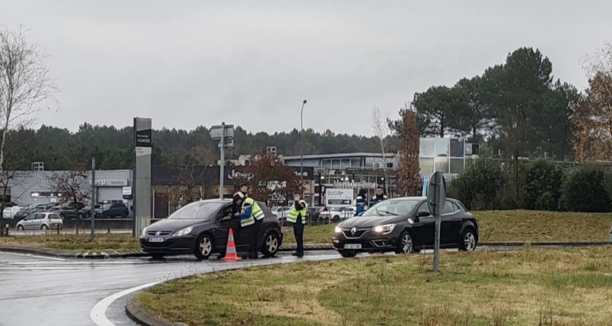 Ivre, armé et à pleine vitesse : le policier responsable d'un carambolage condamné à un an avec sursis