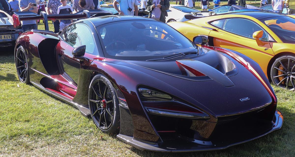 Une McLaren Senna se retrouve à contre courant après des inondations, elle semble bien résister