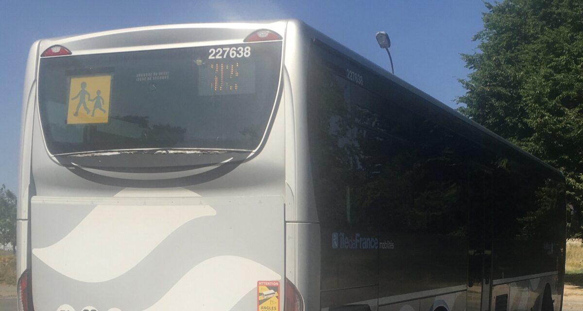 42 lycéens sauvés par un chauffeur qui gare précipitamment son bus avant de perdre connaissance au volant