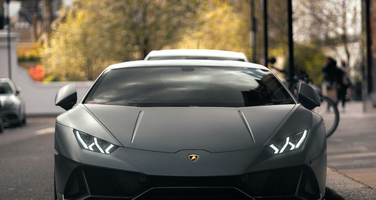 ncroyable mais vrai : une carte Pokémon permet à une jeune femme d'acheter une Lamborghini à 450 000 $