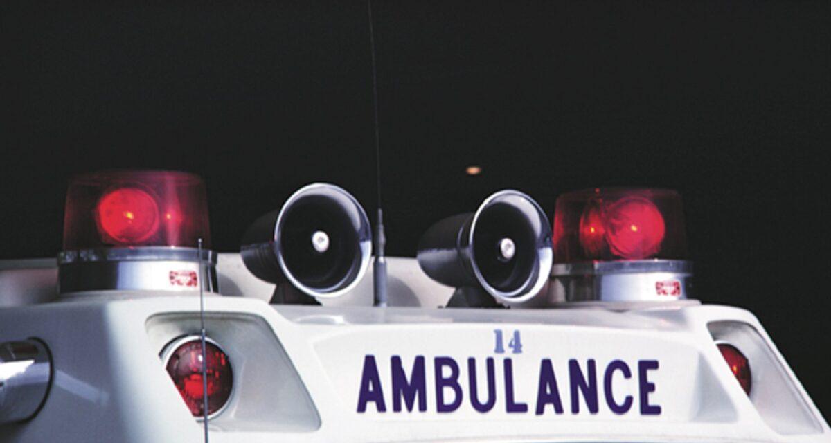 Un homme s'effondre au volant et percute un feu rouge : les secours découvrent qu'il était victime d'un AVC en pleine conduite