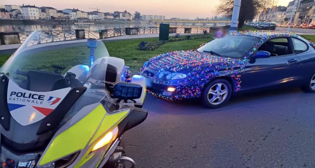 Une conductrice affiche fièrement ses guirlandes sur sa voiture, elle se fait sévèrement réprimander