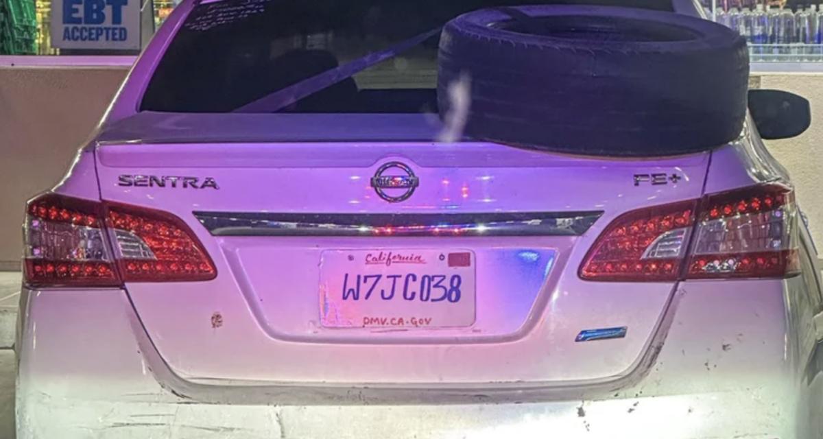 Arrêtée par la police à cause d'une plaque d'immatriculation... dessinée à la main