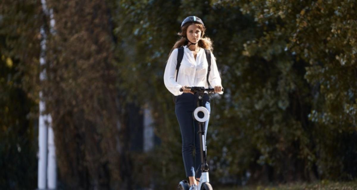Sur l'autoroute, une femme en trottinette électrique crée la stupeur à toute vitesse
