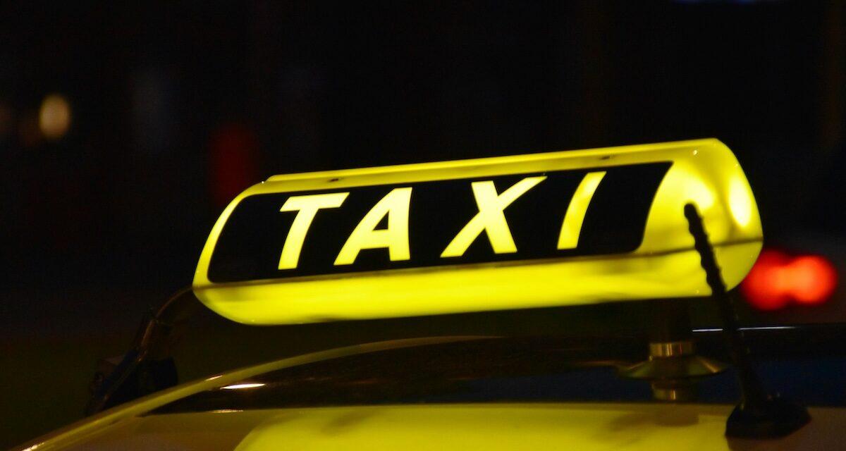 Il retrouve de l'or et une forte somme dans son taxi : un chauffeur Algérien fait sensation