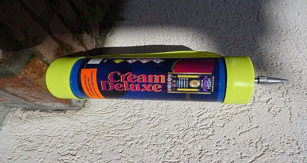 Une jeune conductrice arrêtée après un refus d'obtempérer : 11 bouteilles de protoxyde d'azote découvertes dans son taxi