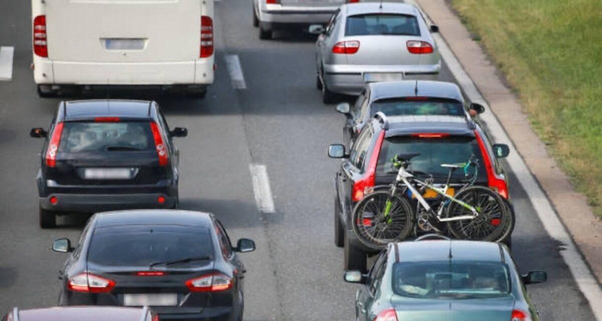 Neige et verglas : un record historique de bouchons mercredi matin, 1 650 km sur les routes de France !