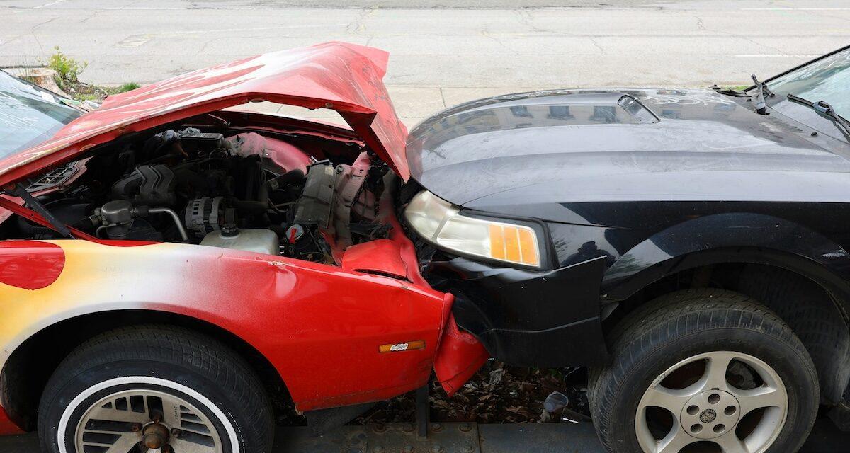 France : en plein jour, deux conductrices règlent leurs comptes... à coups de carrosserie sur la route ! (vidéo)