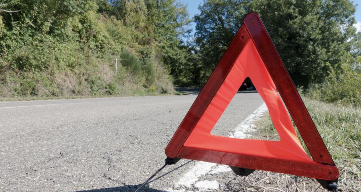 Un père fonce dans un panneau après avoir découvert une tromperie