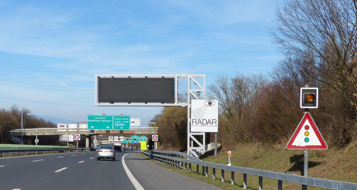 Elle pensait rendre service en signalant un radar sur Facebook... la justice lui inflige 650 ¬ d'amende