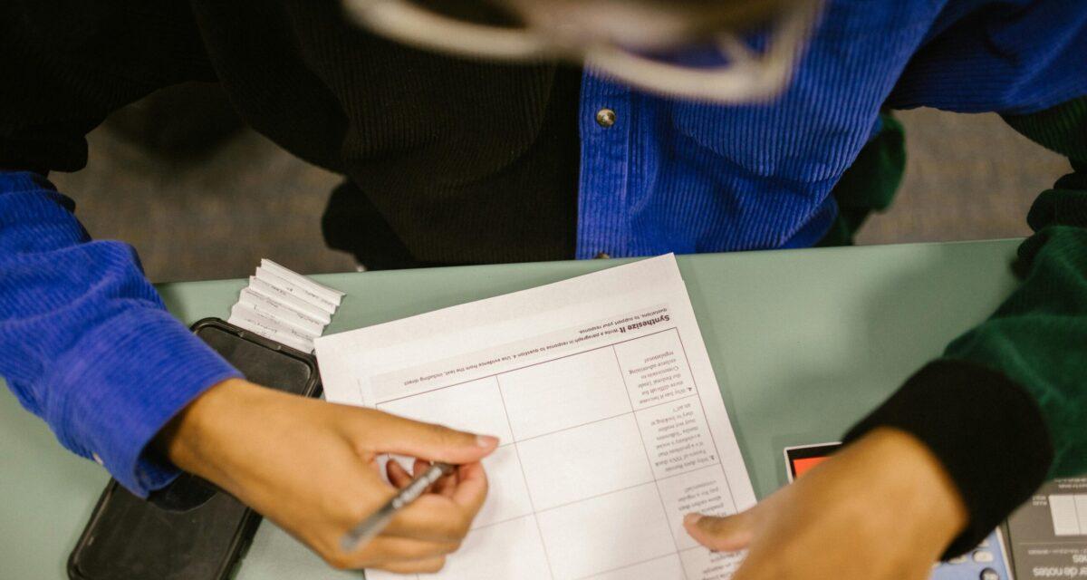 À 68 ans, elle défie l'impossible : 950 tentatives, 4 ans d'échecs... avant un permis qui entre dans l'histoire