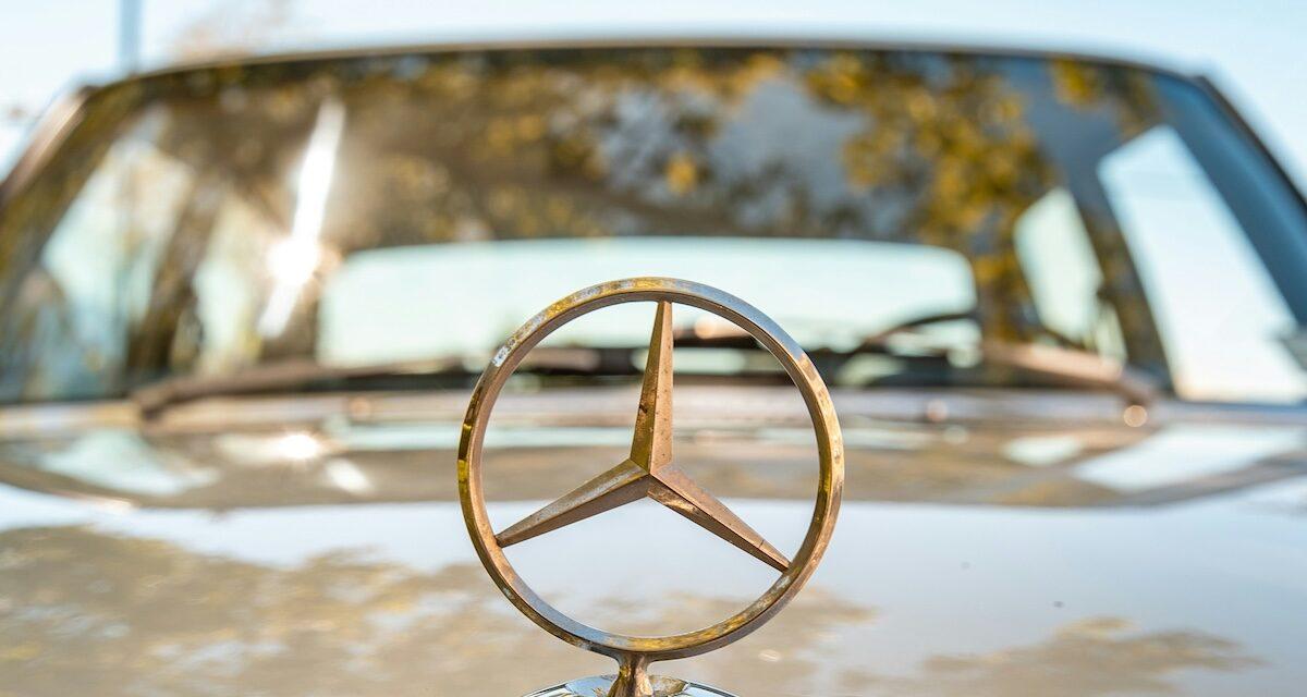 Un grand patron choque en avouant qu'il regrette d'avoir acheté une Mercedes à ses parents en 1990 !