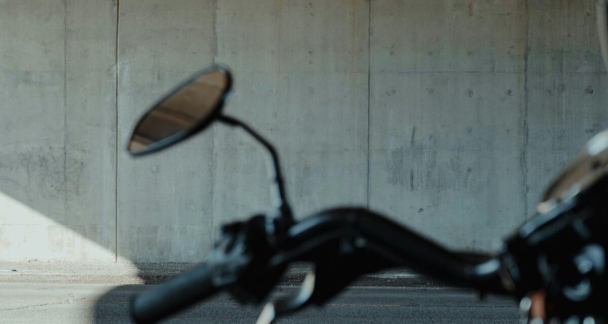 C'était un homme âgé : de retour d'un enterrement, il n'hésite pas à avaler l'asphalte à 230 km/h !