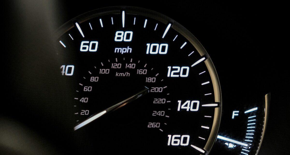 Son week-end était "déjà éprouvant" : un jeune conducteur flashé à 234 km/h au volant d'une Audi louée