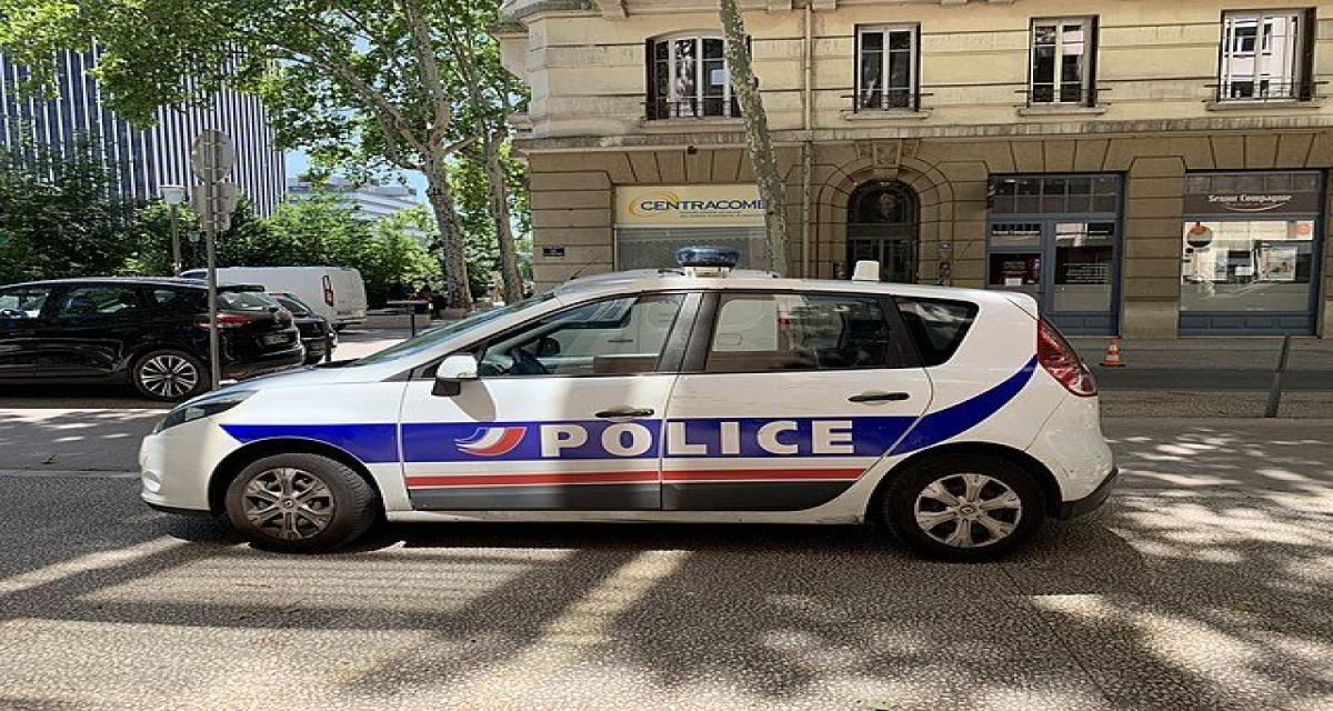 Une voiture de police verbalisée pour stationnement : le bras de fer inédit entre la Ville de Paris et le ministère de l'Intérieur